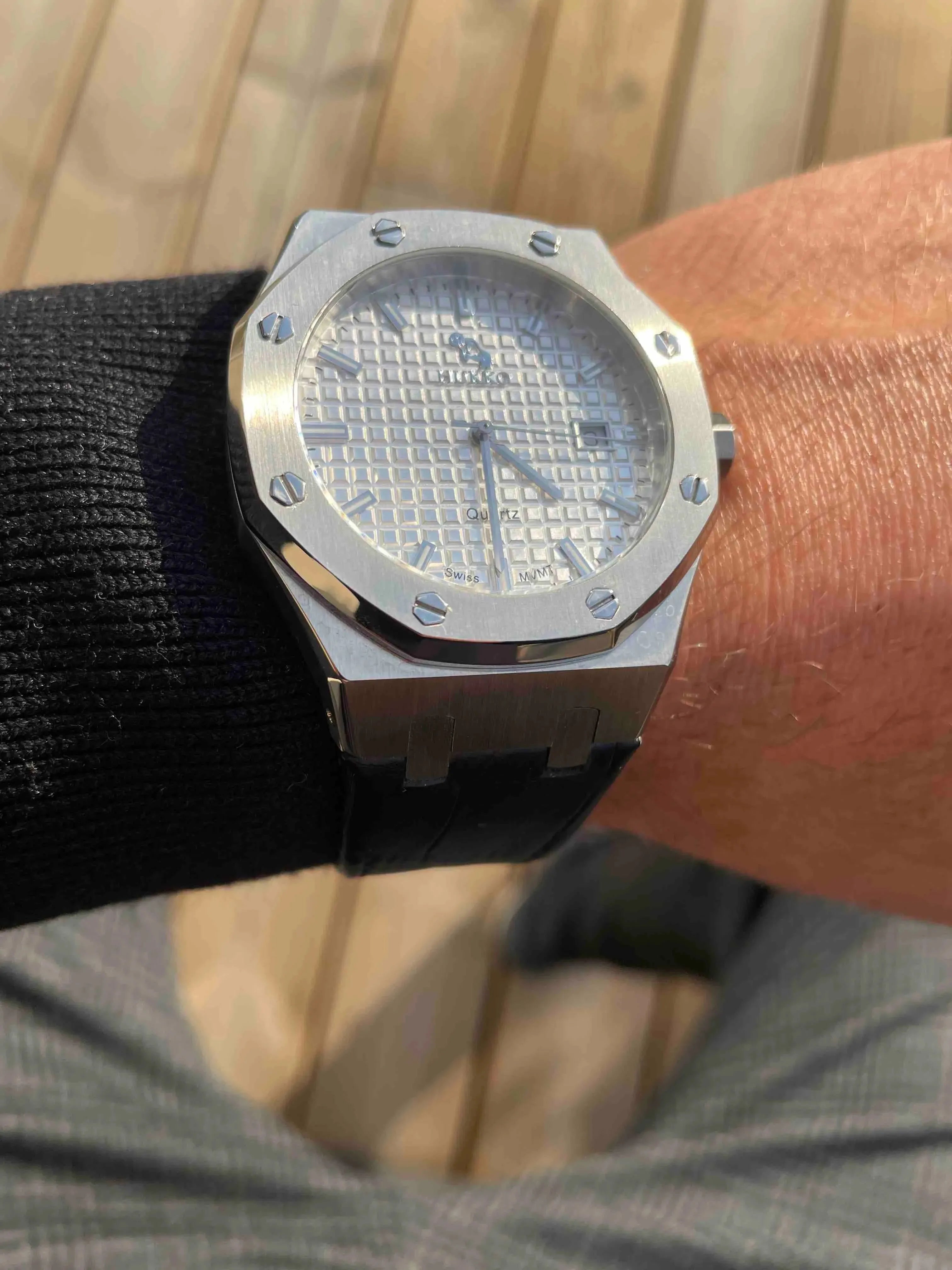 Majesty II Lys urskive, sølv urkasse og sort rem